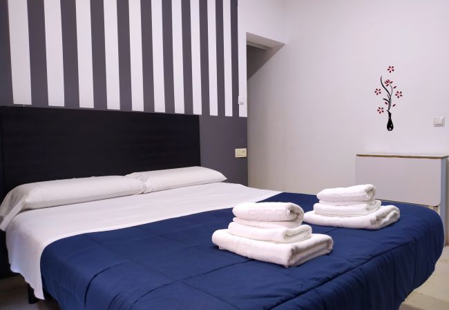 Rent by room in Valencia / València - Plaza de la Reina double room Rent by room in Valencia / València - Plaza de la Reina double room