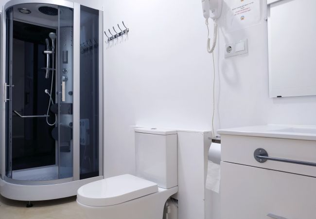 Rent by room in Valencia / València - Plaza de la Reina double room Rent by room in Valencia / València - Plaza de la Reina double room