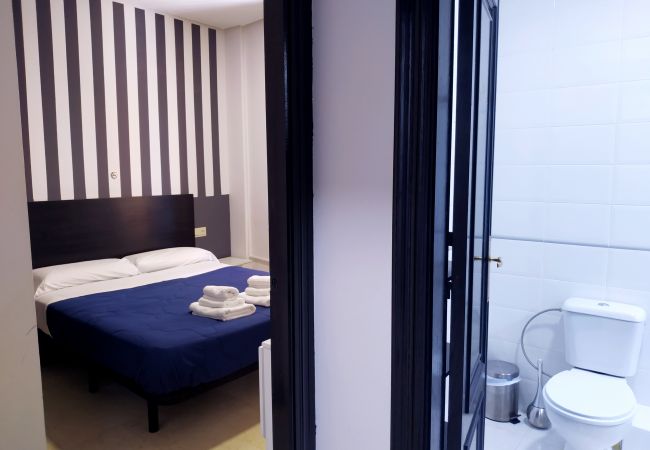 Rent by room in Valencia / València - Plaza de la Reina double room Rent by room in Valencia / València - Plaza de la Reina double room