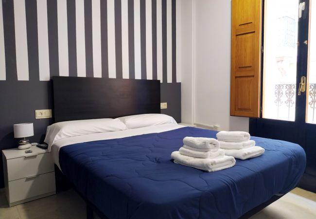 Rent by room in Valencia / València - Plaza de la Reina double room Rent by room in Valencia / València - Plaza de la Reina double room