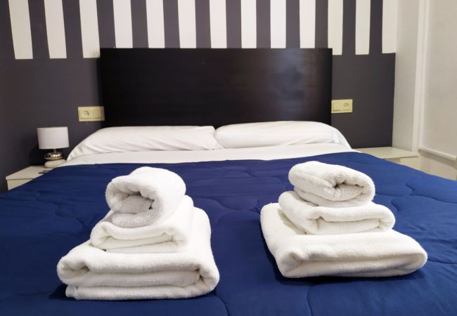 Rent by room in Valencia / València - Plaza de la Reina double room Rent by room in Valencia / València - Plaza de la Reina double room