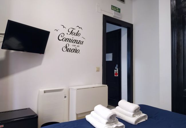 Rent by room in Valencia / València - Plaza de la Reina double room Rent by room in Valencia / València - Plaza de la Reina double room