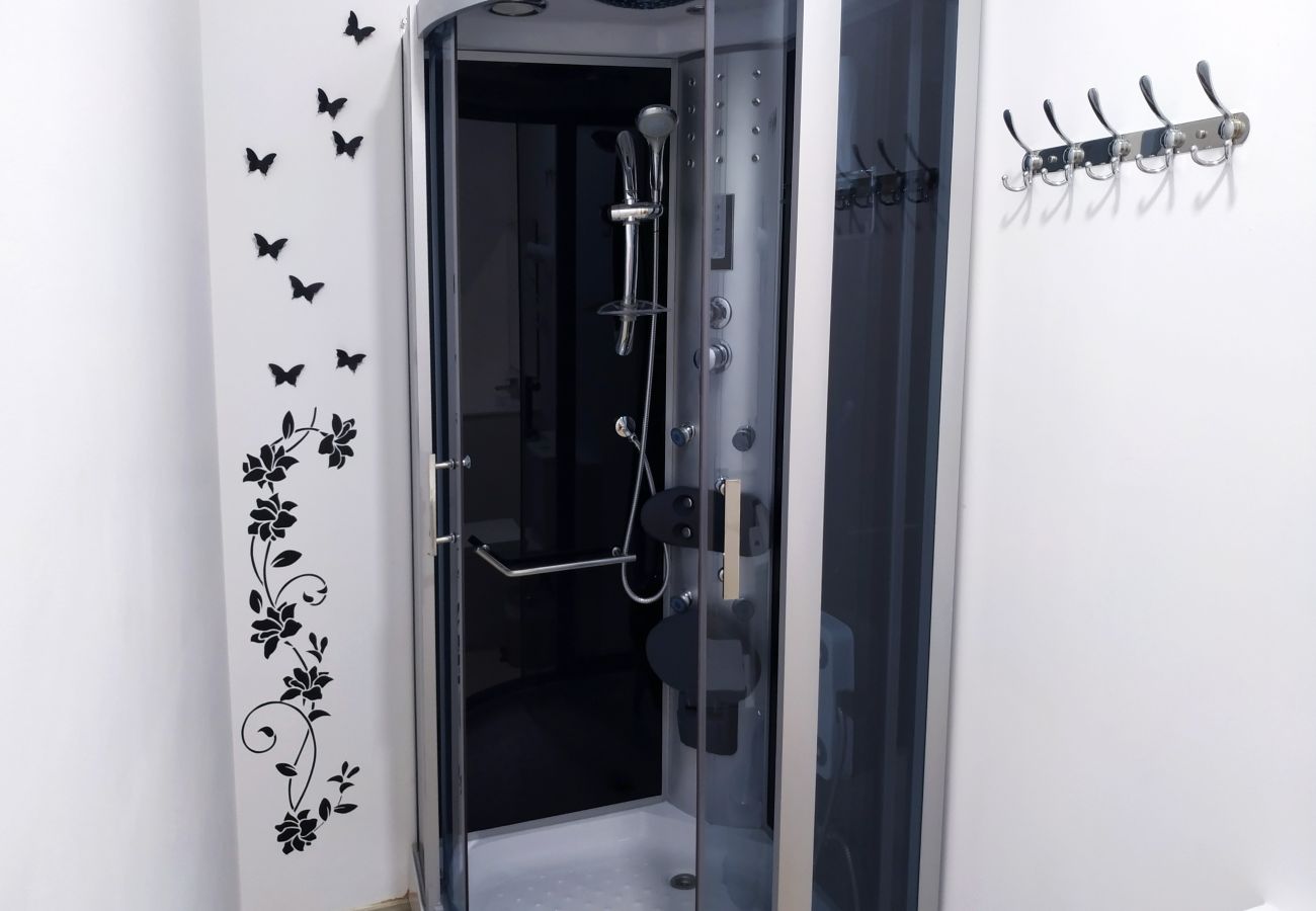 Rent by room in Valencia / València - Plaza de la Reina double room Rent by room in Valencia / València - Plaza de la Reina double room