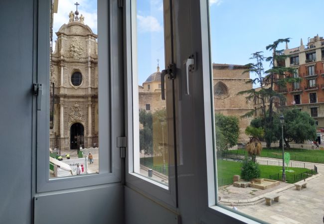 Rent by room in Valencia / València - Plaza de la Reina king double room with views Rent by room in Valencia / València - Plaza de la Reina king double room with views