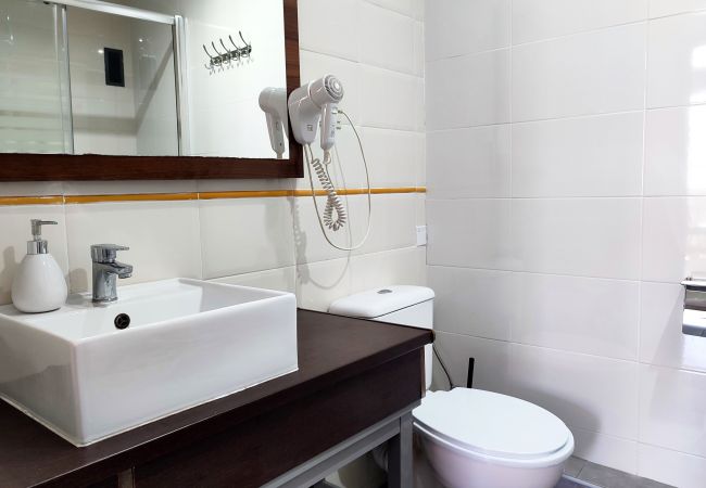 Rent by room in Valencia / València - Plaza de la Reina king double room with views Rent by room in Valencia / València - Plaza de la Reina king double room with views