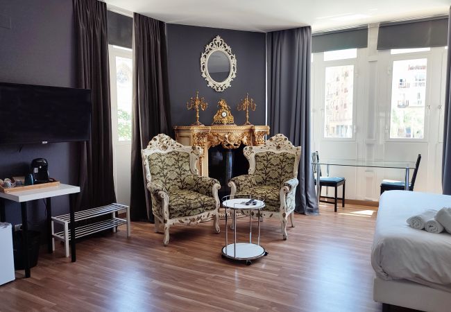 Rent by room in Valencia / València - Plaza de la Reina king double room with views Rent by room in Valencia / València - Plaza de la Reina king double room with views