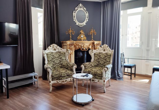 Rent by room in Valencia / València - Plaza de la Reina king double room with views Rent by room in Valencia / València - Plaza de la Reina king double room with views