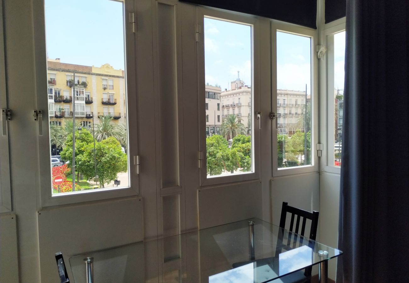Rent by room in Valencia / València - Plaza de la Reina king double room with views Rent by room in Valencia / València - Plaza de la Reina king double room with views