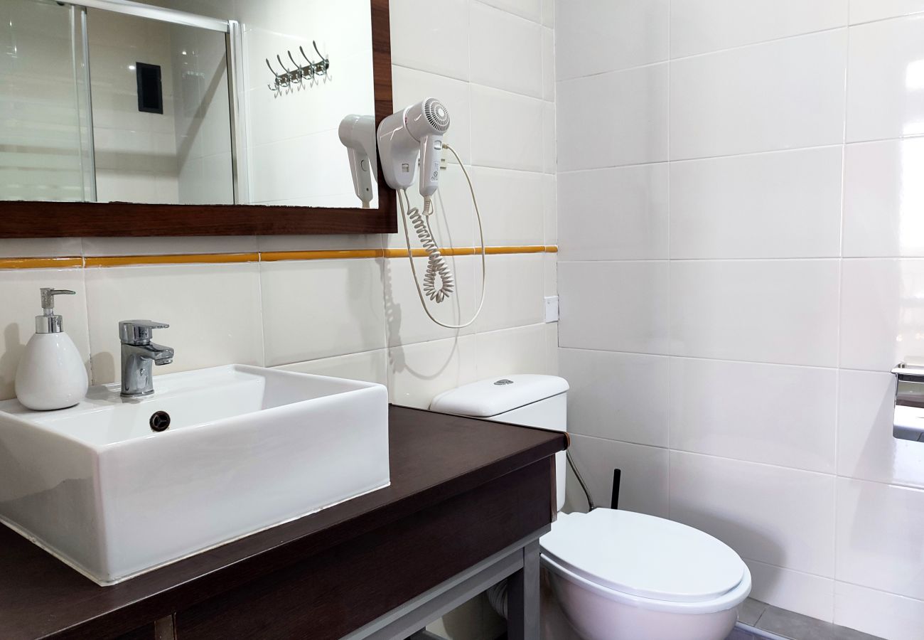 Rent by room in Valencia / València - Plaza de la Reina king double room with views Rent by room in Valencia / València - Plaza de la Reina king double room with views