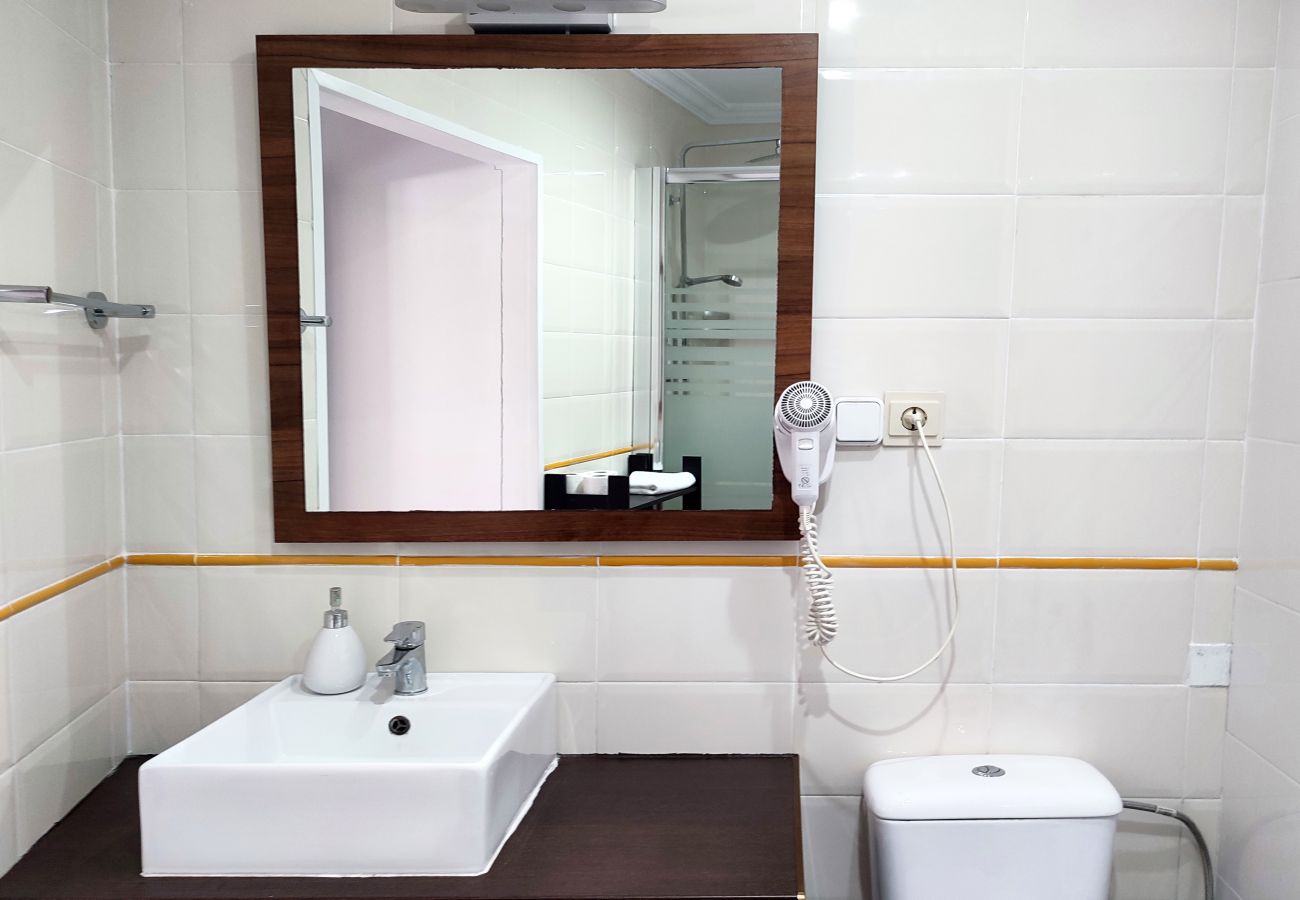 Rent by room in Valencia / València - Plaza de la Reina king double room with views Rent by room in Valencia / València - Plaza de la Reina king double room with views