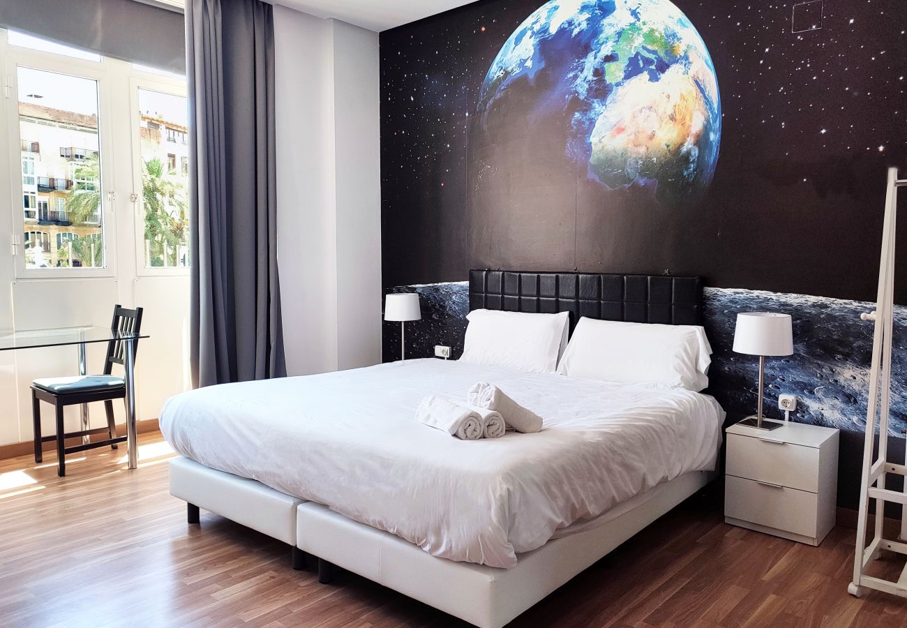 Rent by room in Valencia / València - Plaza de la Reina king double room with views Rent by room in Valencia / València - Plaza de la Reina king double room with views