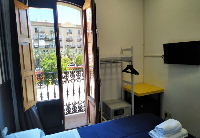  in Valencia - Plaza de la Reina double room with views