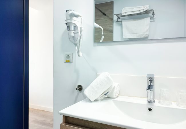 Rent by room in Benidorm - Flats Friends Hotel Mar Blau Double Sea View Rent by room in Benidorm - Flats Friends Hotel Mar Blau Double Sea View
