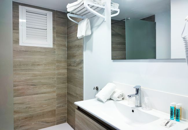 Rent by room in Benidorm - Flats Friends Hotel Mar Blau Double Sea View Rent by room in Benidorm - Flats Friends Hotel Mar Blau Double Sea View