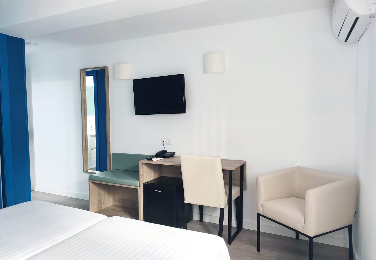 Rent by room in Benidorm - Flats Friends Hotel Mar Blau Double Sea View Rent by room in Benidorm - Flats Friends Hotel Mar Blau Double Sea View