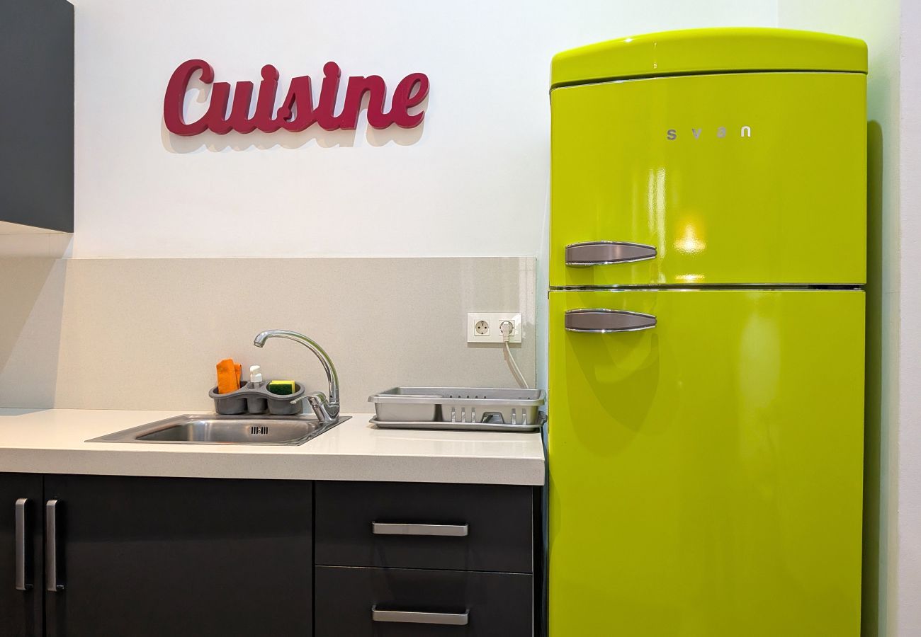 Apartment in Valencia / València - Flats Friends Soho Suites 2 bedrooms ground floor