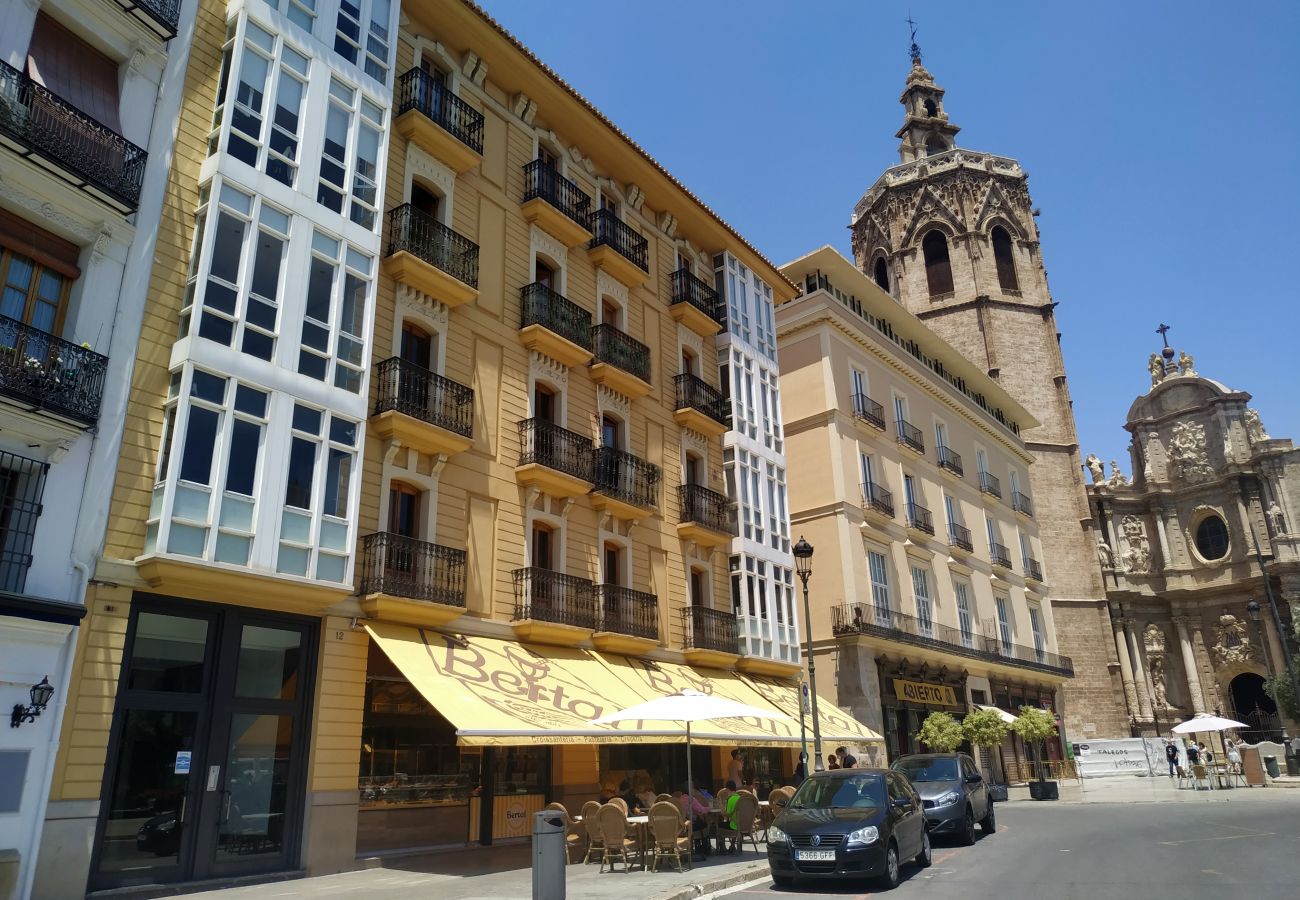 Chambres d'hôtes à Valence / Valencia - Plaza de la Reina chambre lits jumeaux avec vue Chambres d'hôtes à Valence / Valencia - Plaza de la Reina chambre lits jumeaux avec vue